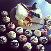 Harry Potter Cake And Cup Cakes 1