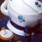 Vintage teapot wedding cake and cupcakes  - licky lips cakes liverpool 5
