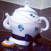 Vintage teapot wedding cake and cupcakes  - licky lips cakes liverpool 6